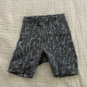 Lululemon Wunder Train Short 6” inseam (Limited Edition Pattern)